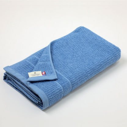 A towel that dries quickly Bath towel